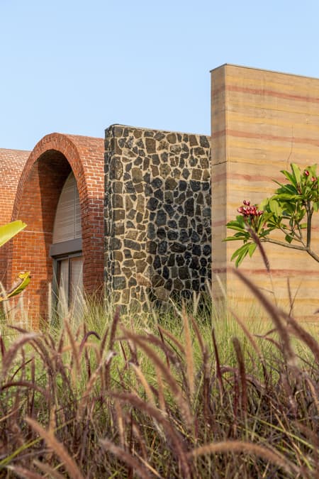 VAULT HOUSE - India